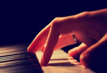 米兰体育官网：世锦赛自由式滑雪U型场地技巧女子决赛：佐伊夺冠 李方慧获得亚军.